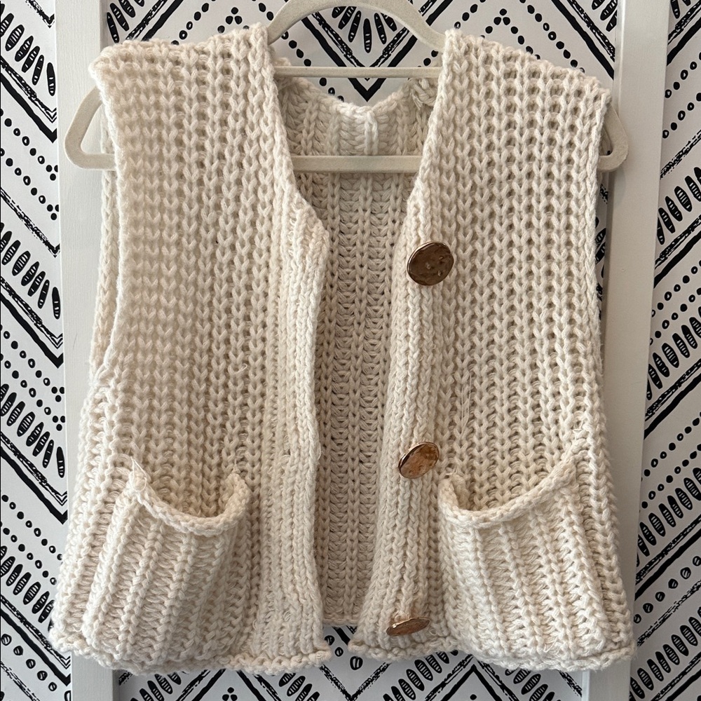 Elegant Cream Knit Cardigan Vest